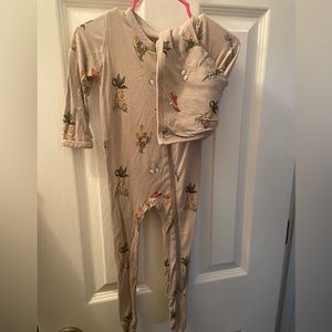 Kyte baby footed sleeper with matching bib